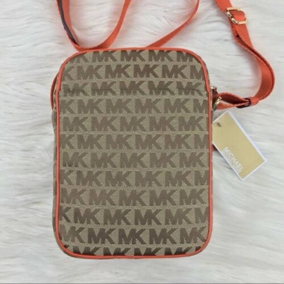 Michael Kors Bedford Messenger Crossbody Bag - Picture 7 of 7